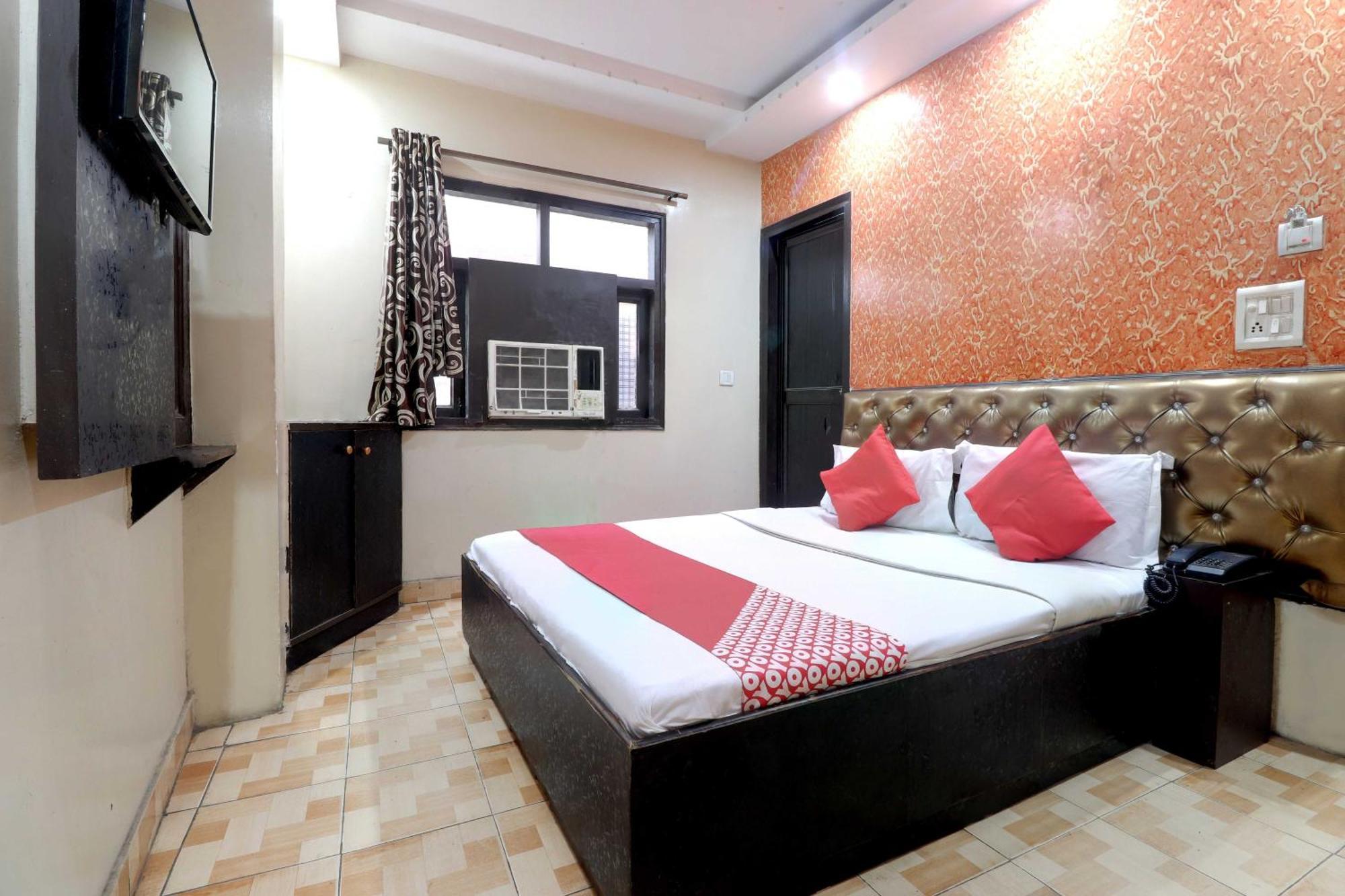 Oyo Flagship 81569 The Red Rose Inn New Delhi Ngoại thất bức ảnh