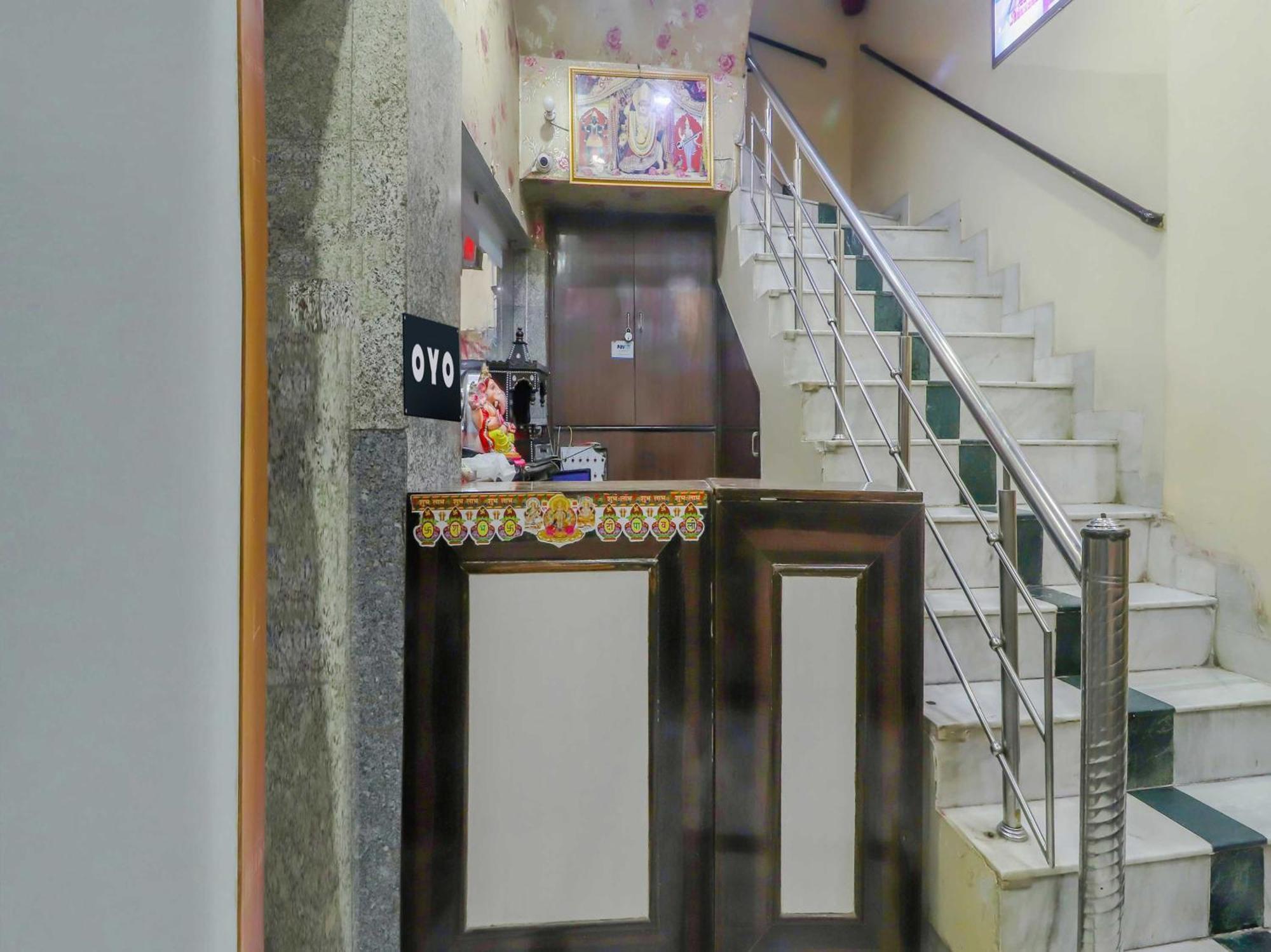 Oyo Flagship 81569 The Red Rose Inn New Delhi Ngoại thất bức ảnh