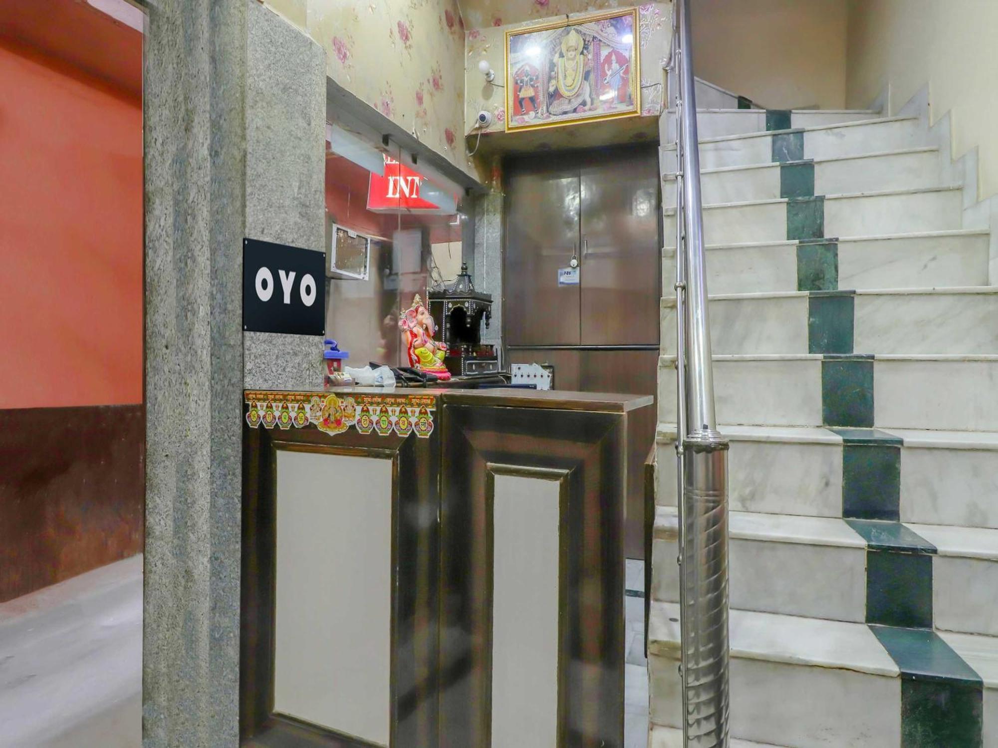 Oyo Flagship 81569 The Red Rose Inn New Delhi Ngoại thất bức ảnh